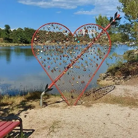 アパート Silvija