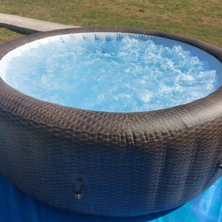 Silvija アパート Ližnjan